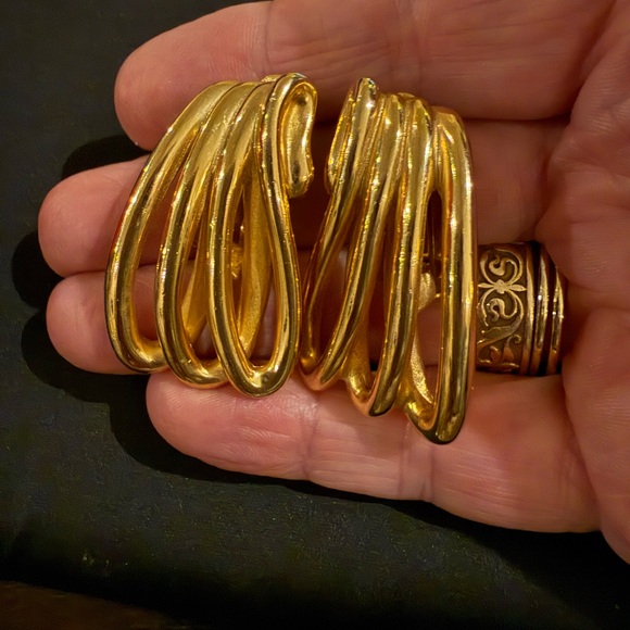 Vintage Retro 1980 Oversized  Gold Abstract Tall Hoop Clip Earrings 1.5” - Picture 3 of 8